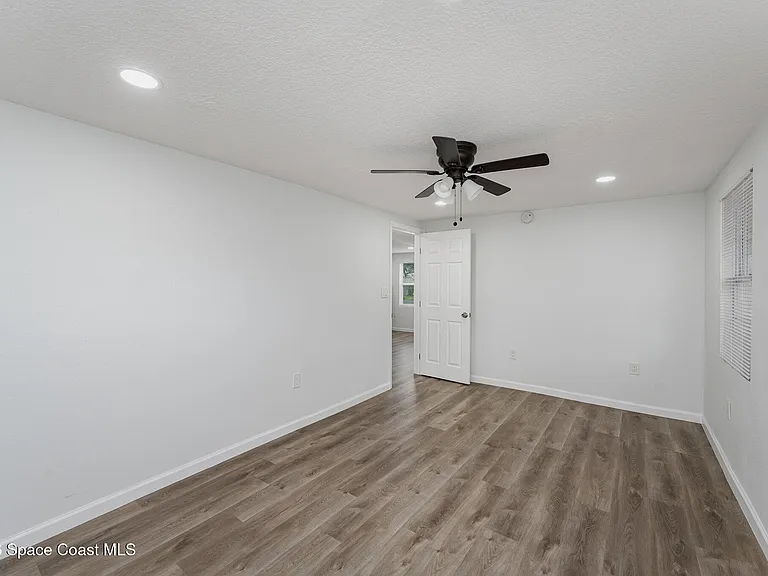 1419 Melrose St — Photo 11