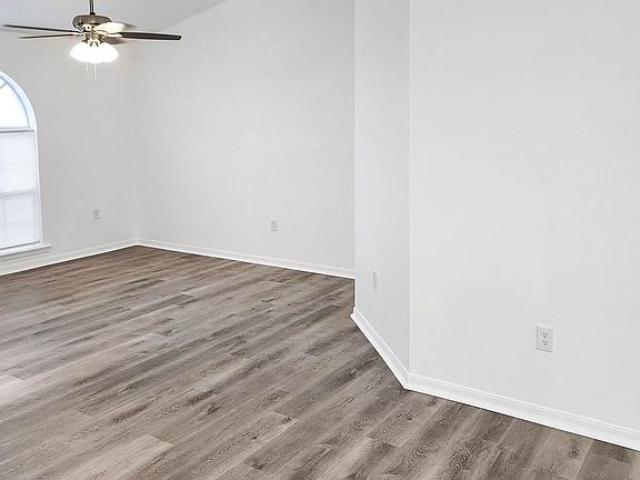 5th image of 811 Del Prado Dr