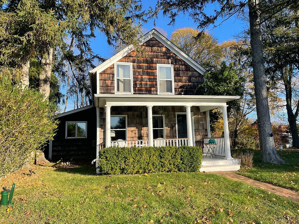 1st image of 4 Duvall Ave
