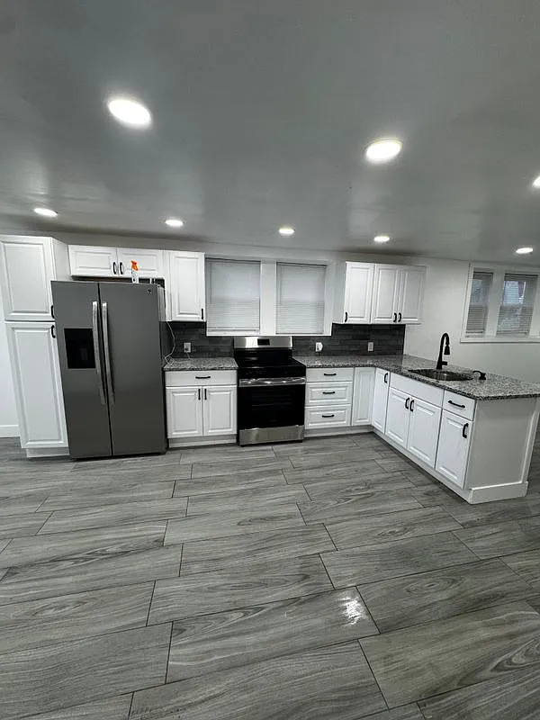 2 bed, 1.0 bath, 900 sqft, $2,400 — Photo 2
