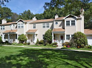 5 Rutledge Cmns, Yaphank, NY 11980