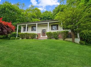 6 Manor Way, Poughkeepsie, NY 12603