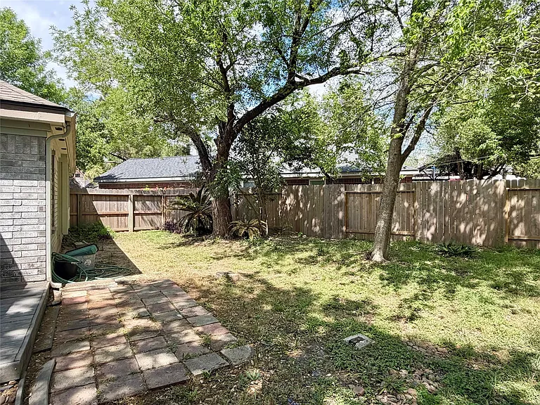17407 Chamberlain Dr — Photo 25