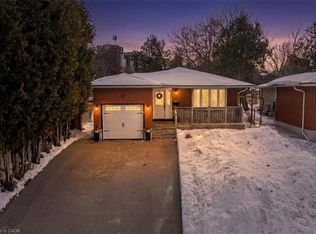 10 Rossford Cres, Kitchener, ON N2M 2H7