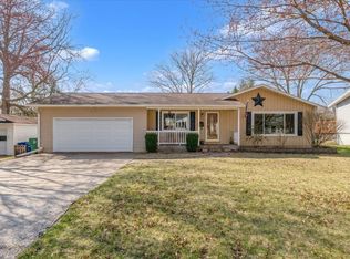 5332 31st Avenue Ct, Moline, IL 61265