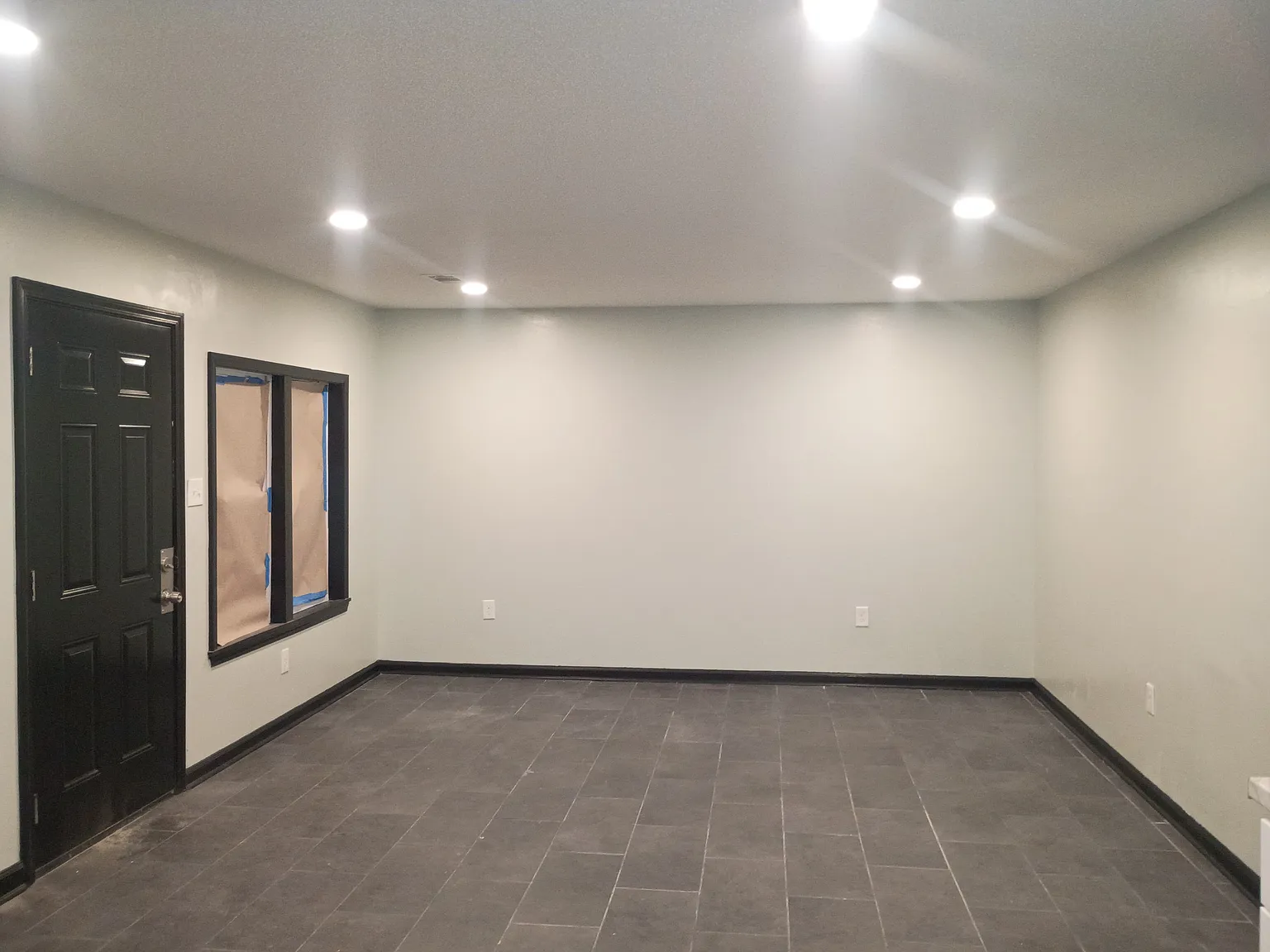3 bed, $1,350 — Photo 2