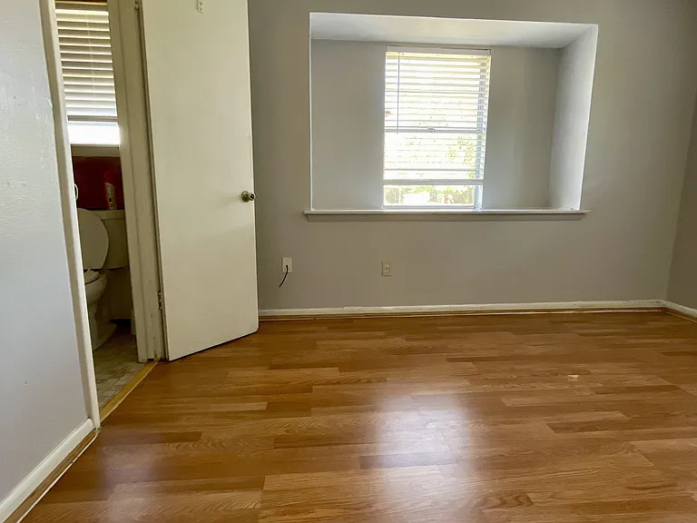 932 SW 2nd St — Photo 17