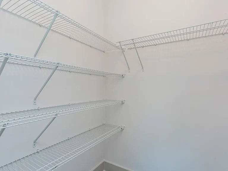 Heritage East Apartments — Photo 10