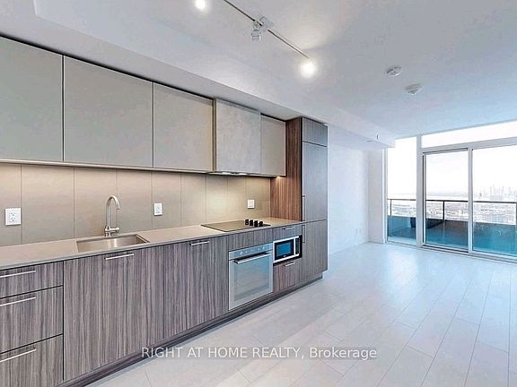 4th image of 19 Western Battery Rd #Penthouse 11