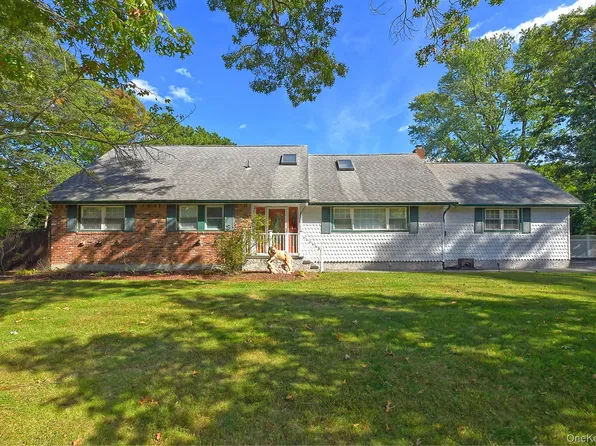 1 Millet Street, Dix Hills, NY 11746