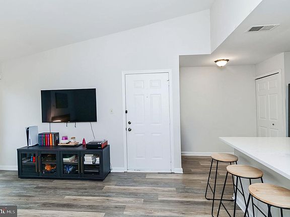 3rd image of 8610 Beekman Pl #10D