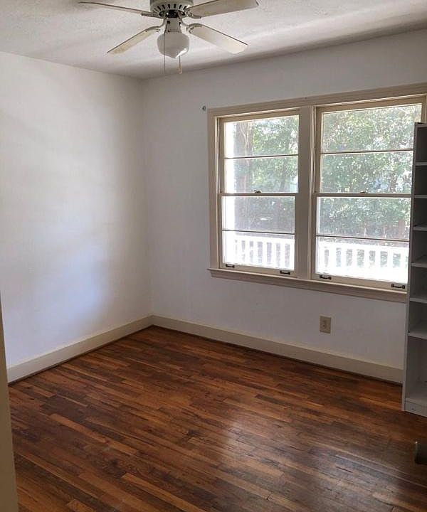 2nd image of 4102 Seaview St APT 1