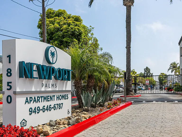 Newport Palms Apartments — Photo 36