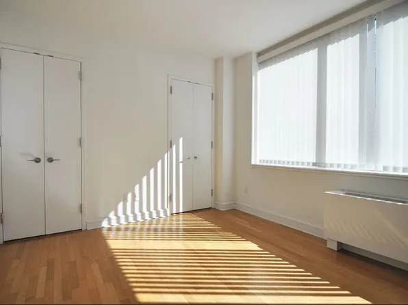 120 Riverside Boulevard image 4 of 12