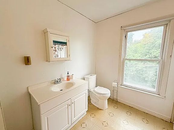 Upstairs Bathroom.
