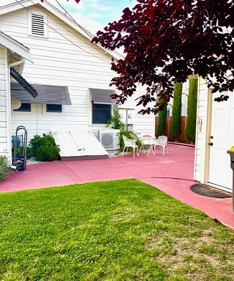 410 W Walnut St — Photo 29