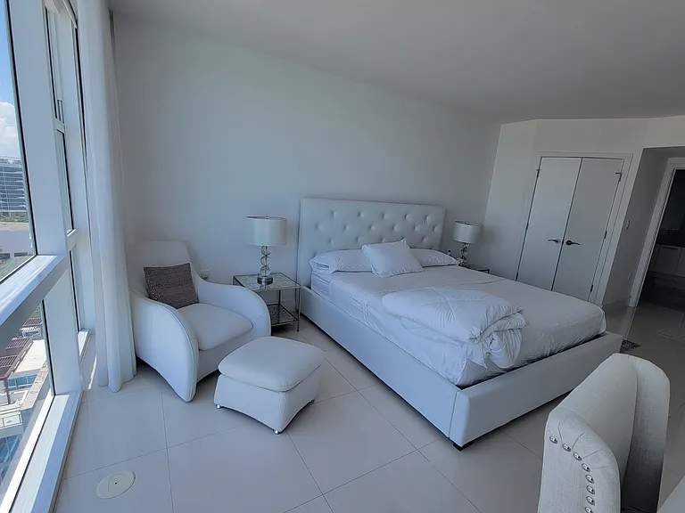 6801 Collins Ave #LPH14 — Photo 10