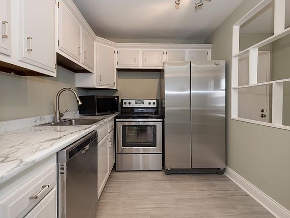 4th image of 4300 W Ford City Dr APT 506