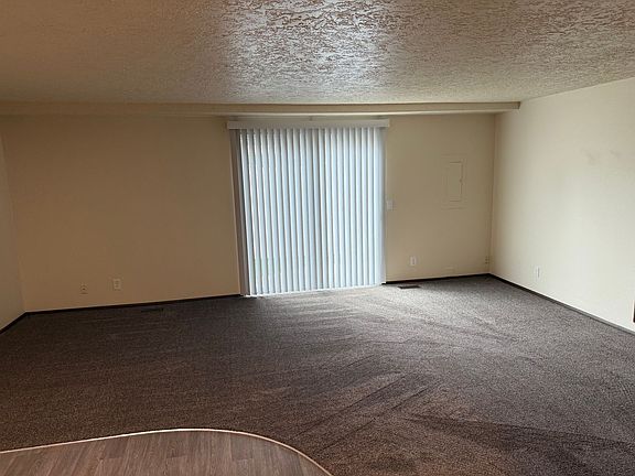 4th image of 2510 E 8th St #6