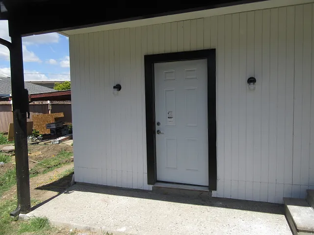 592 Willow Ave #A photo 1