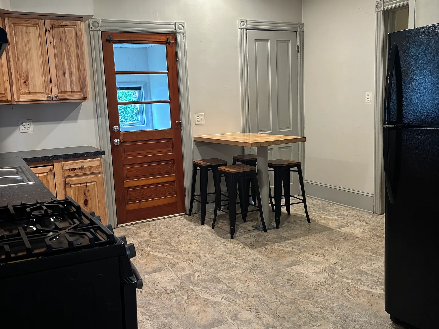 2 bed, 890 sqft, $950 — Photo 3