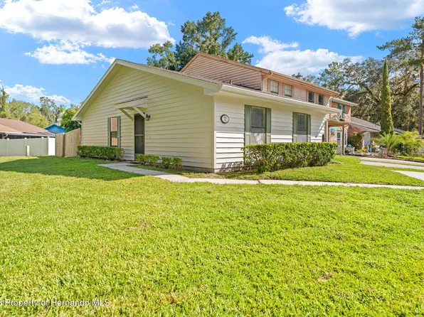 828 Village Dr, Brooksville, FL 34601