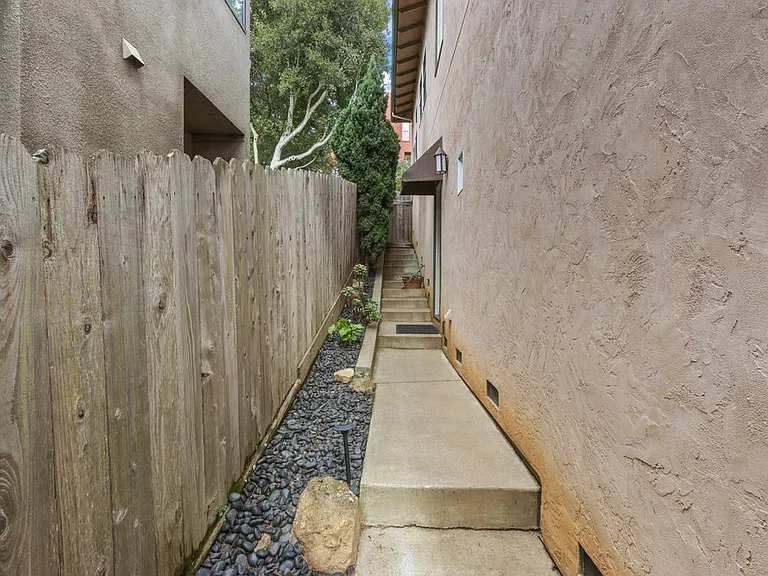 6362 Broadway Ter — Photo 14