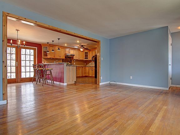5th image of 31 Maplewood Dr
