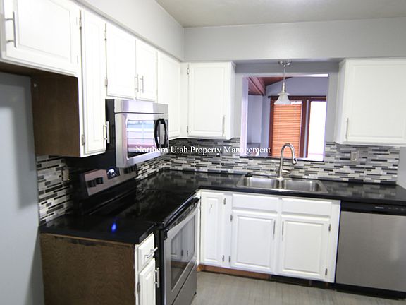 3 Kitchen_04202022