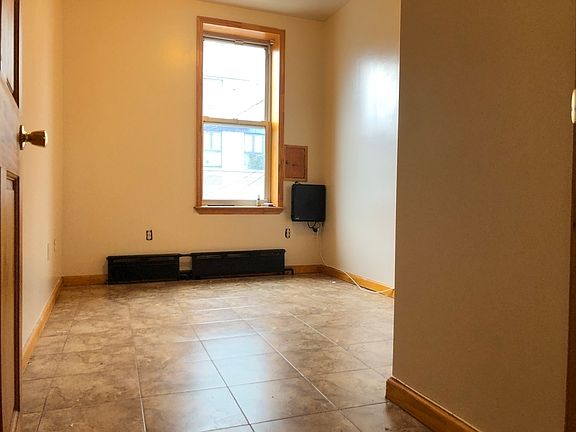3rd image of 973 40th St #22
