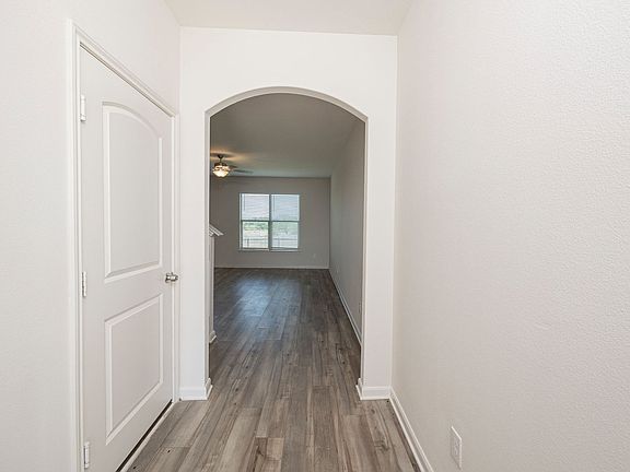 4th image of 640 Aqueduct Dr
