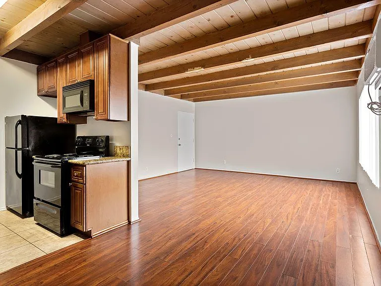 Parthenia Terrace Apartments — Photo 15