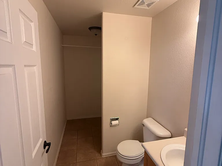 Bathroom/laundry room