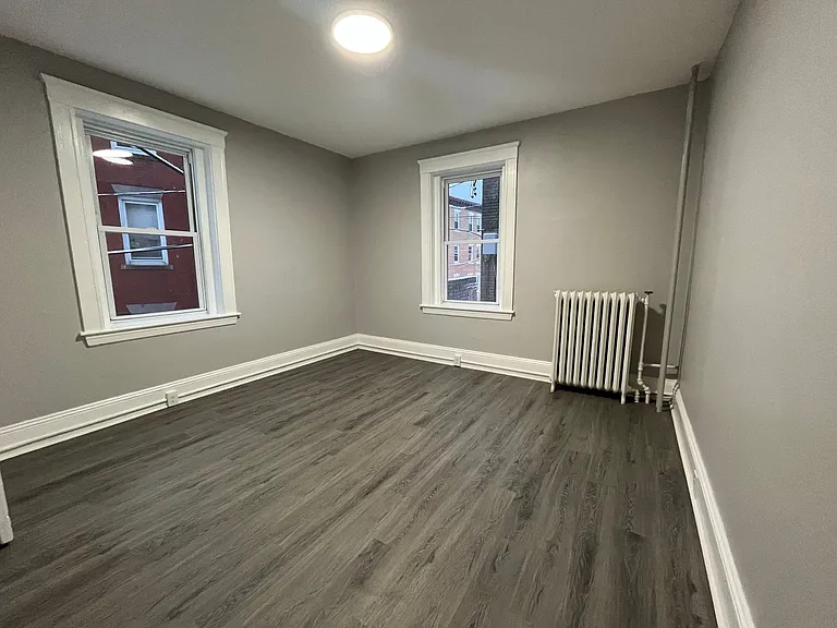 300 Washington St — Photo 11