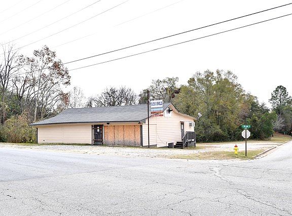 5th image of 1321 S Railroad St