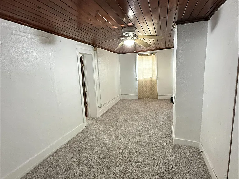 905 Nash St E — Photo 9