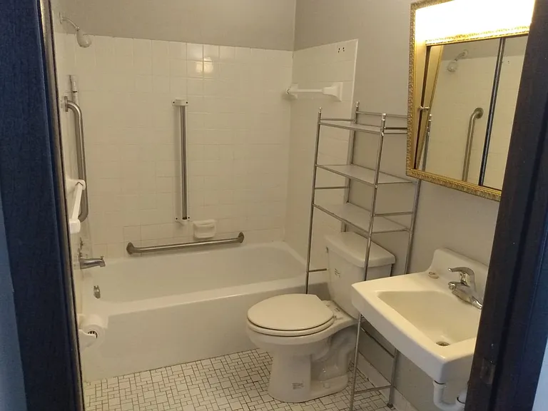 419 & 427 Bryant Ave NW — Photo 6
