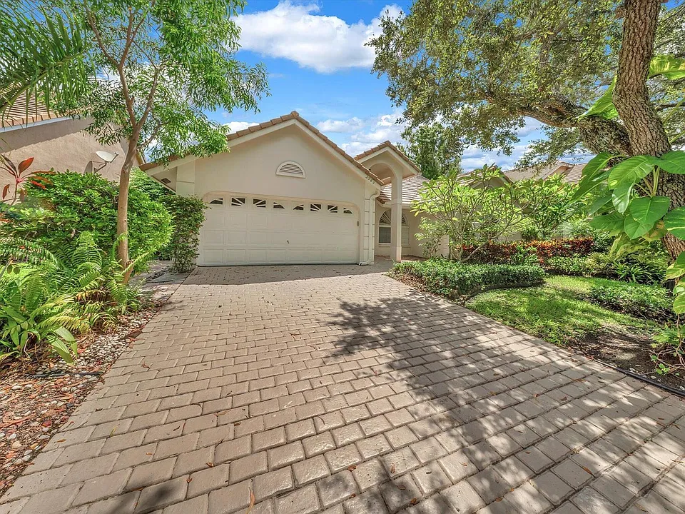 2065 NW 127th Ter