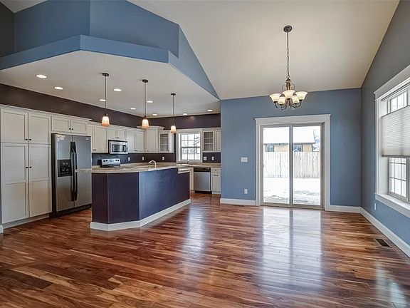 2nd image of 905 Las Campanas Dr