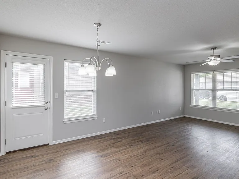 1707 E Montclair Ave — Photo 4
