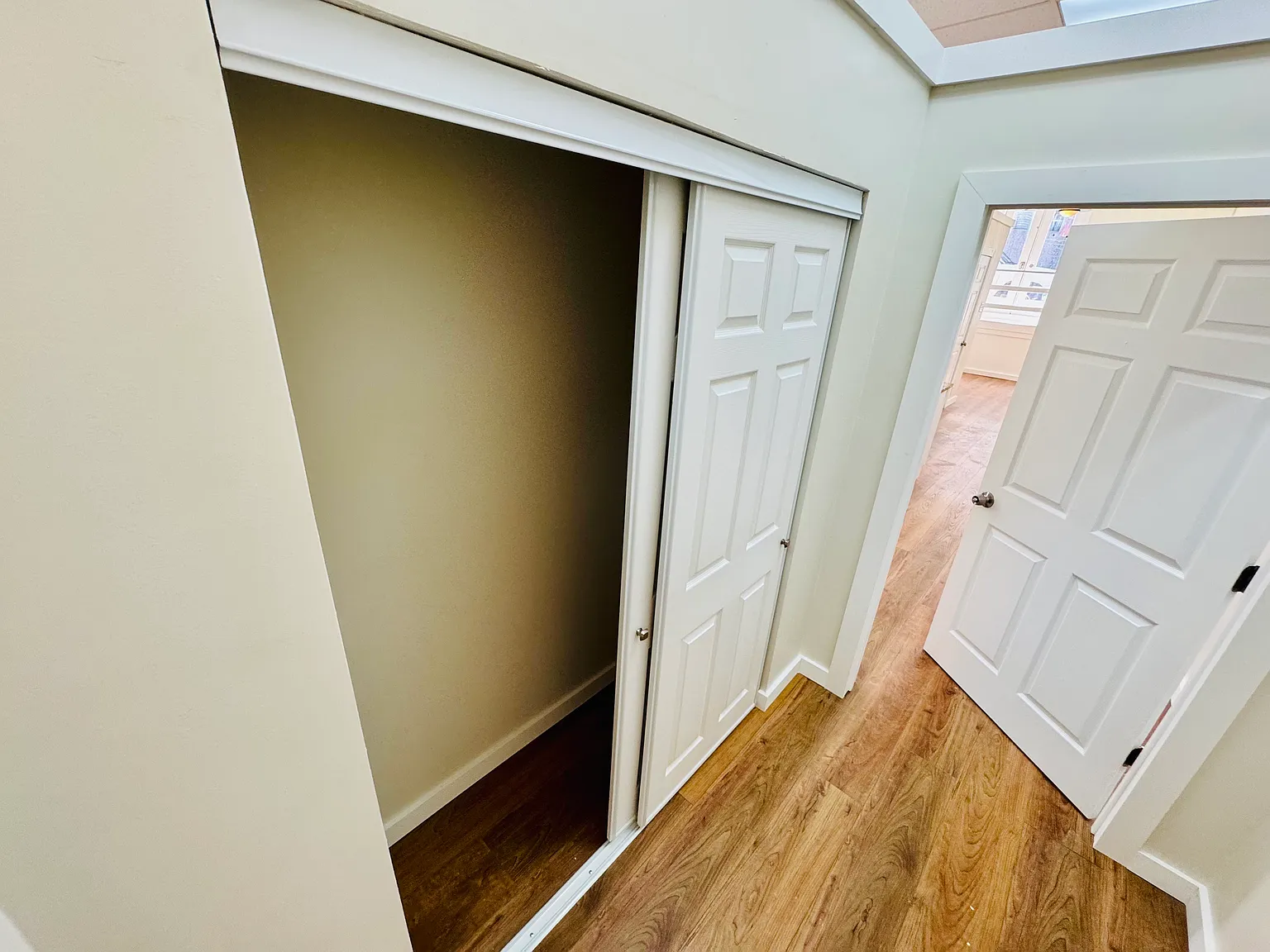 1 bed, 1012 sqft, $1,500 — Photo 2