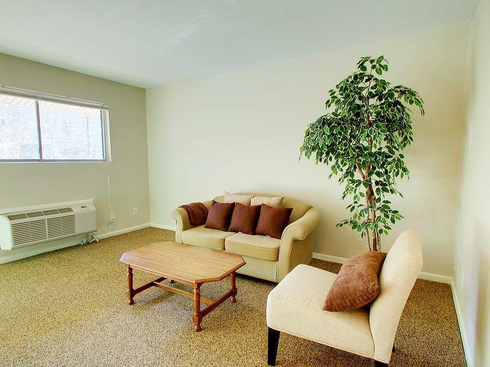 1st image of 7 Shepherd Ln #B
