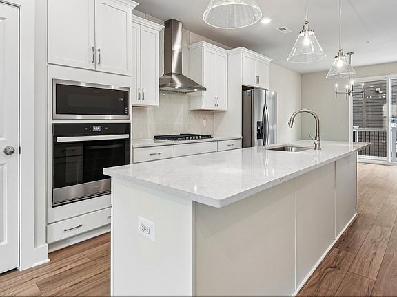 4th image of 2729 Light St