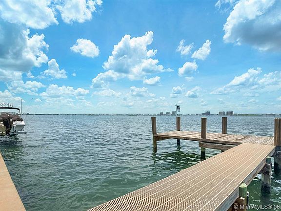 5th image of 847 N Shore Dr