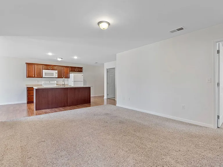 579 Regency Cir — Photo 6
