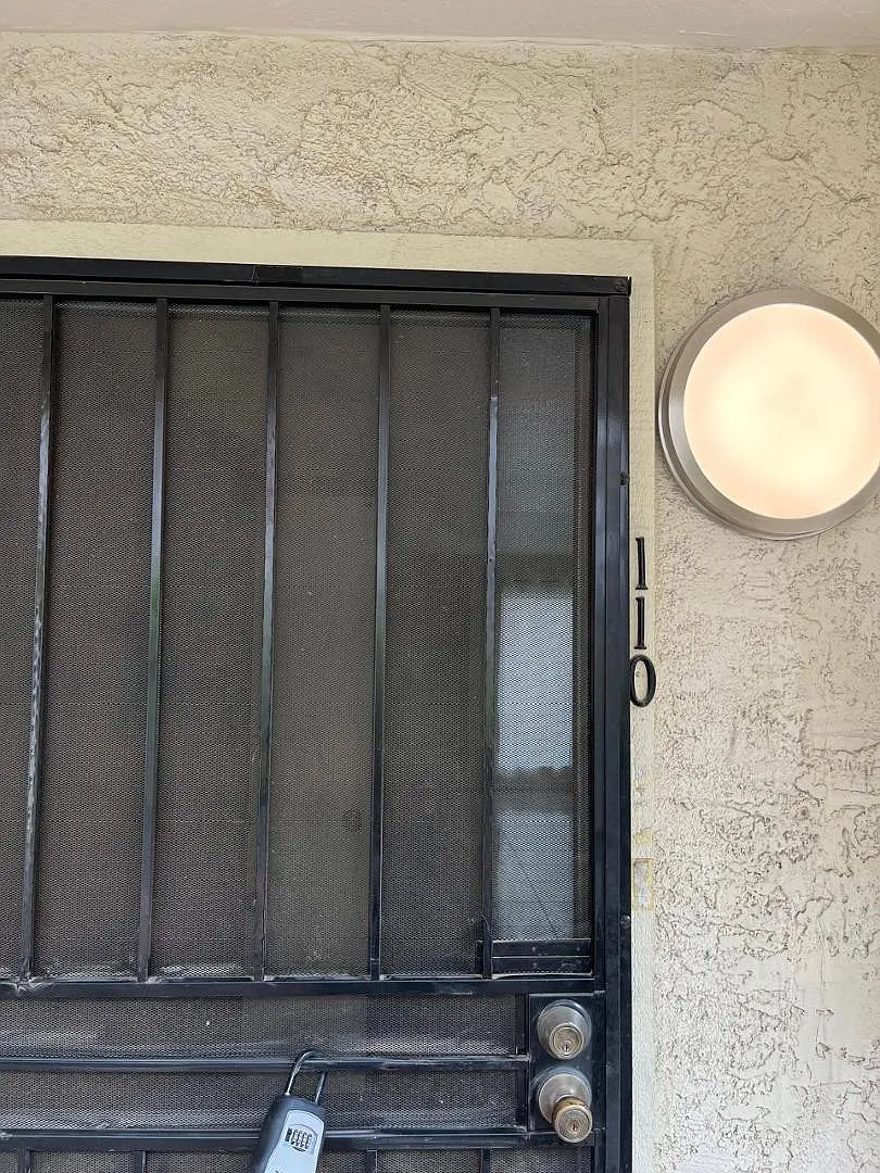 Building Photo - 3119 W Cochise Dr #110