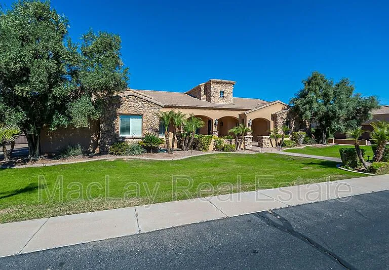 2720 E Jade Pl — Photo 3