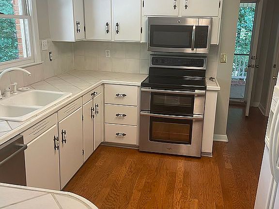 4th image of 126 Pearson Dr