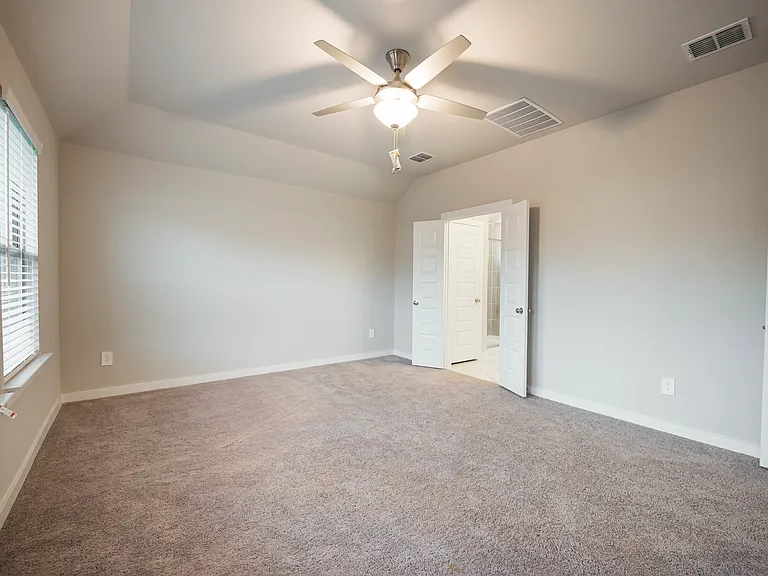 318 Waters Ridge Dr — Photo 6