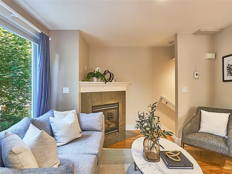 8552 Midvale Ave N #B — Photo 12